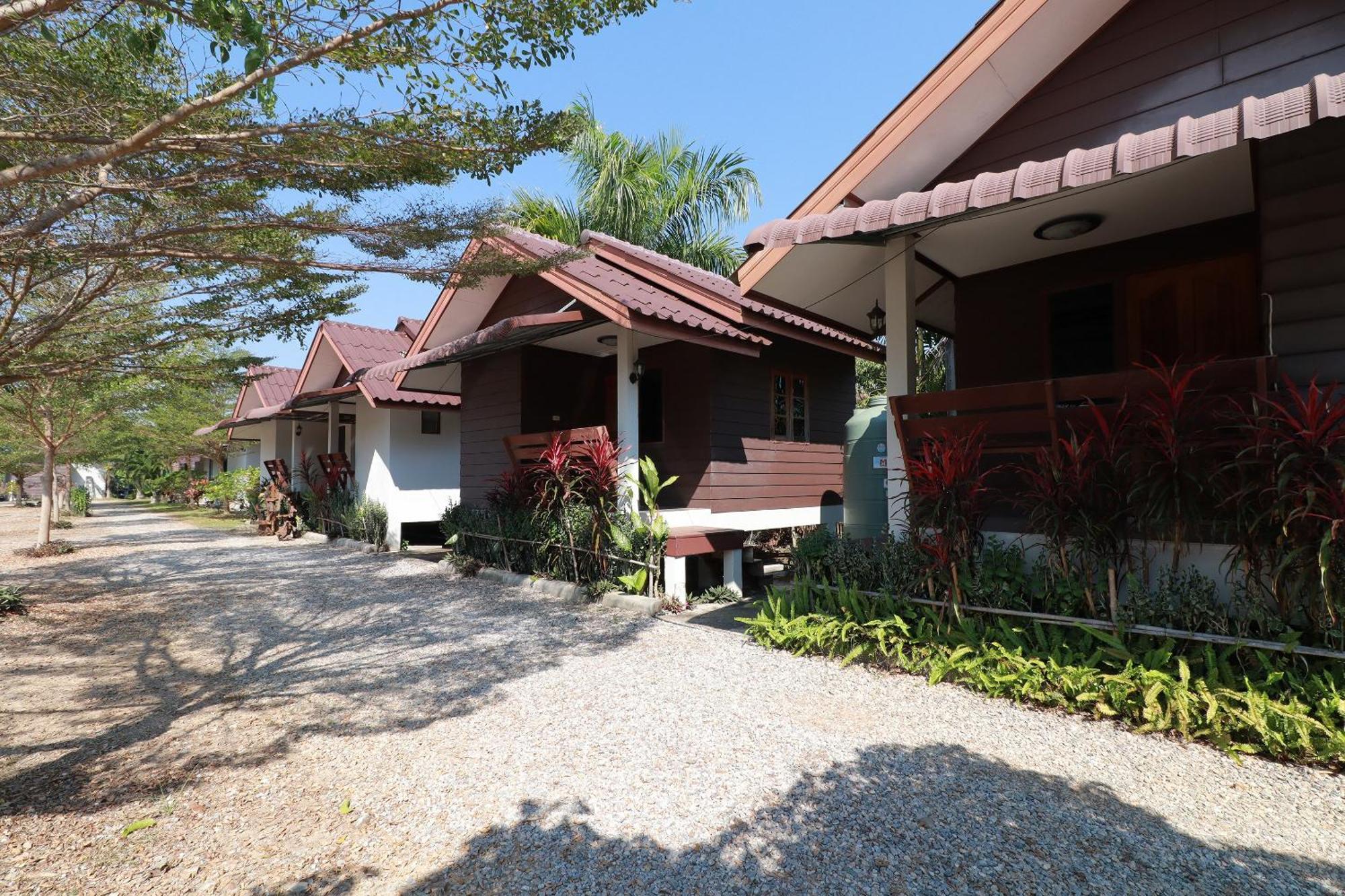 Oyo 553 Kongsup Resort Lamphun Exterior foto